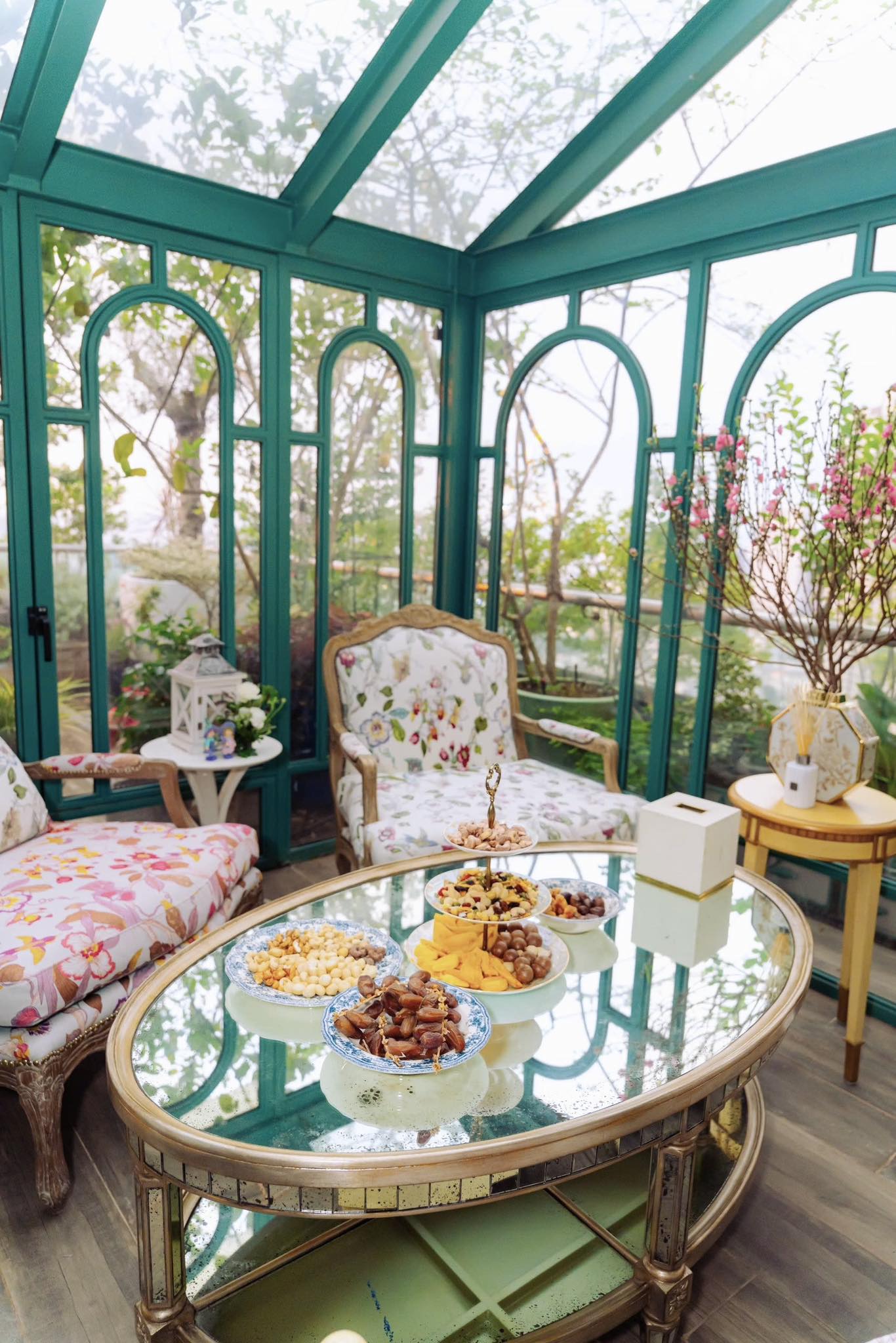 Valentine cũng l&agrave; 27 Tết, hội CEO, ph&uacute; b&agrave; trưng mai - đ&agrave;o - quất ngập biệt thự đọ đẳng cấp: Hoa hồng "thất sủng"?- Ảnh 8.