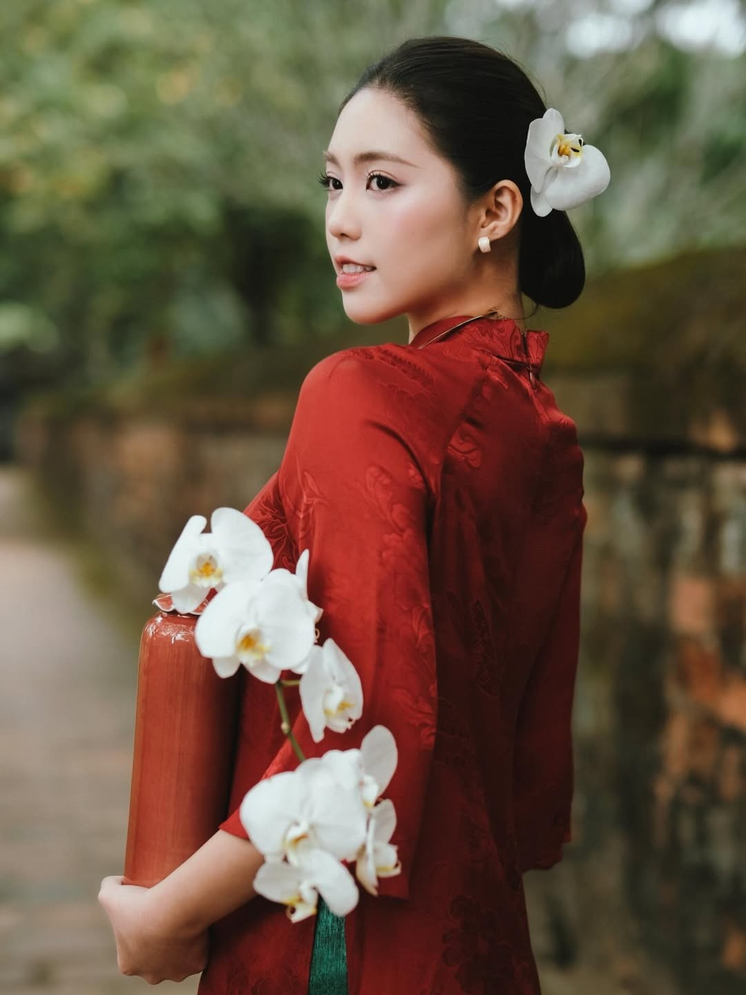 D&agrave;n hoa, &aacute; hậu khoe d&aacute;ng với &aacute;o d&agrave;i Tết- Ảnh 8.