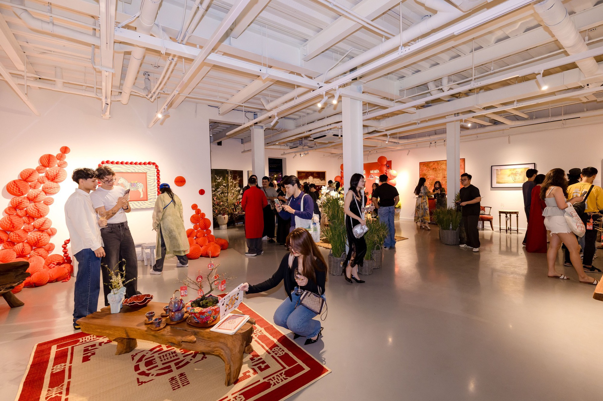 Góc sống ảo "điên đảo" nhất Tết này: Rộng gấp 10 lần quán cà phê thường, vào cửa 0 đồng mà còn được xin chữ ông đồ- Ảnh 8. Góc sống ảo "điên đảo" nhất Tết này: Rộng gấp 10 lần quán cà phê thường, vào cửa 0 đồng mà còn được xin chữ ông đồ- Ảnh 8.