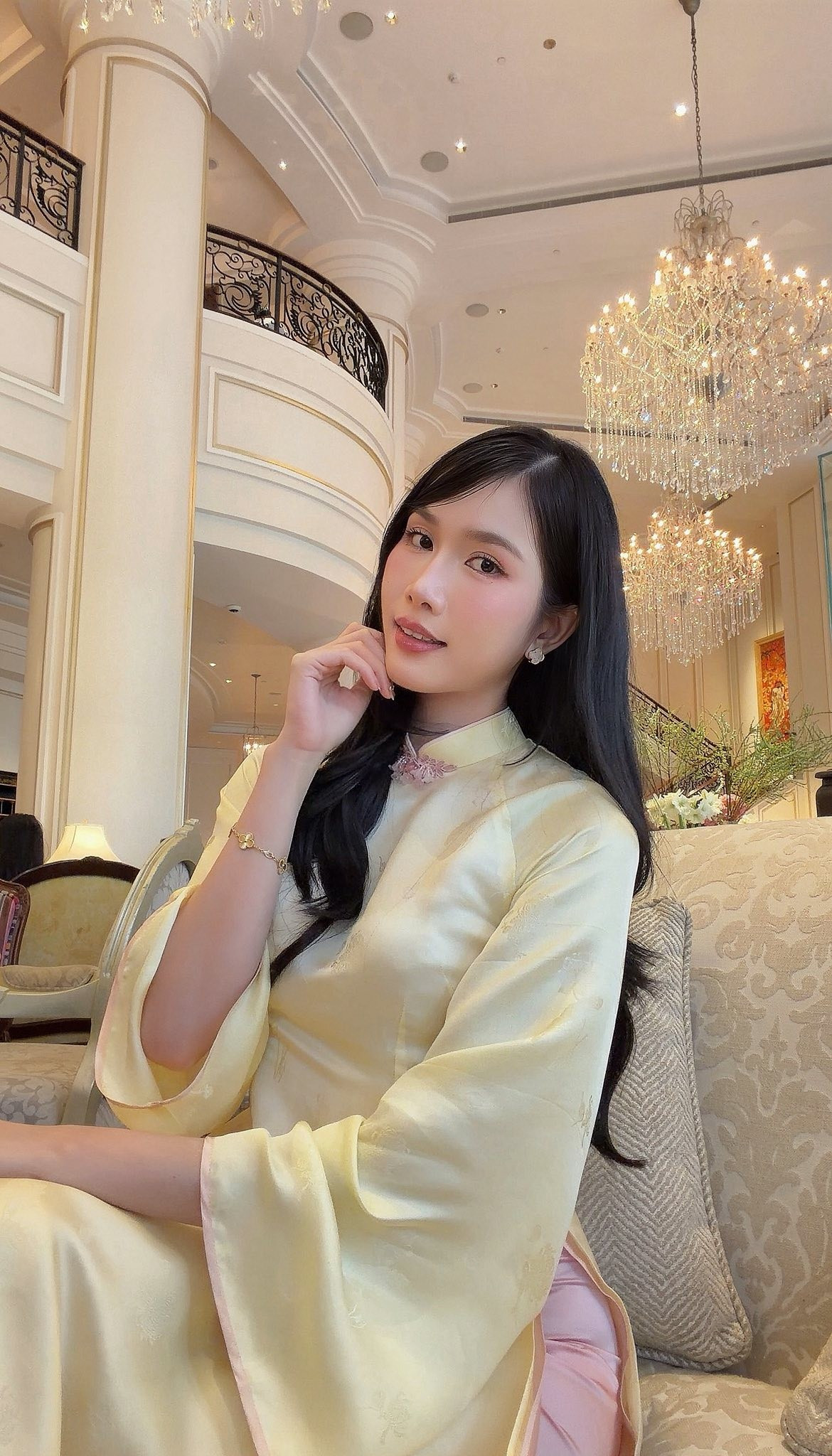 D&agrave;n hoa, &aacute; hậu khoe d&aacute;ng với &aacute;o d&agrave;i Tết- Ảnh 16.