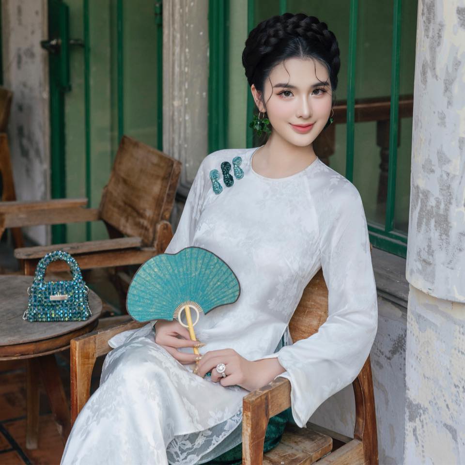 Valentine cũng l&agrave; 27 Tết, hội CEO, ph&uacute; b&agrave; trưng mai - đ&agrave;o - quất ngập biệt thự đọ đẳng cấp: Hoa hồng "thất sủng"?- Ảnh 24.