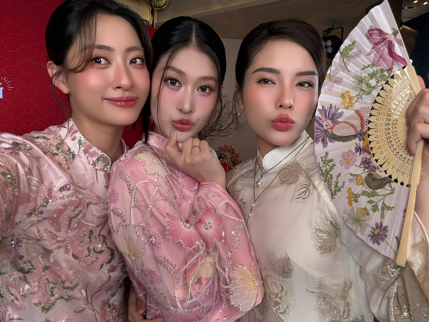 D&agrave;n hoa, &aacute; hậu khoe d&aacute;ng với &aacute;o d&agrave;i Tết- Ảnh 27.