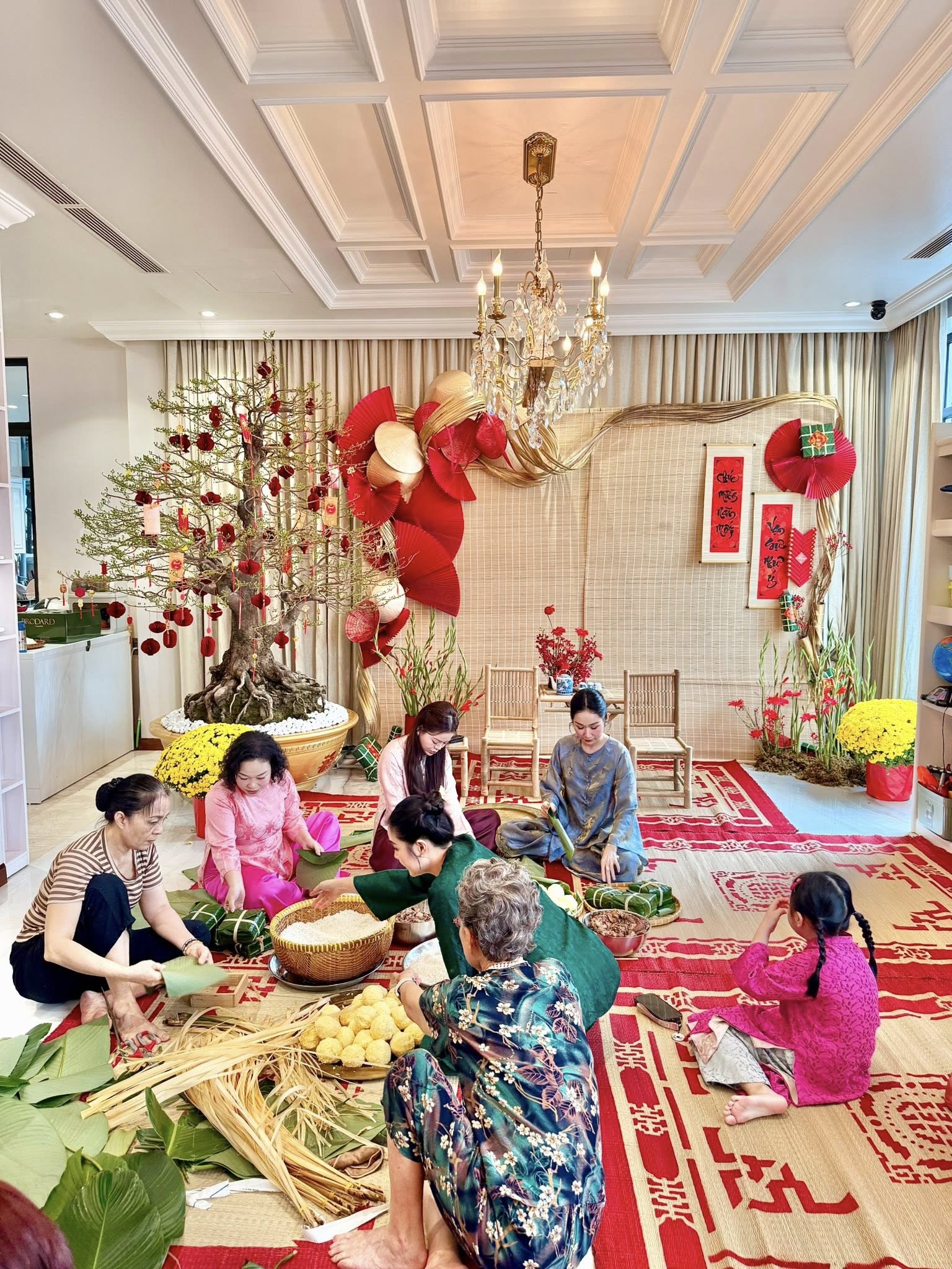 Valentine cũng l&agrave; 27 Tết, hội CEO, ph&uacute; b&agrave; trưng mai - đ&agrave;o - quất ngập biệt thự đọ đẳng cấp: Hoa hồng "thất sủng"?- Ảnh 25.