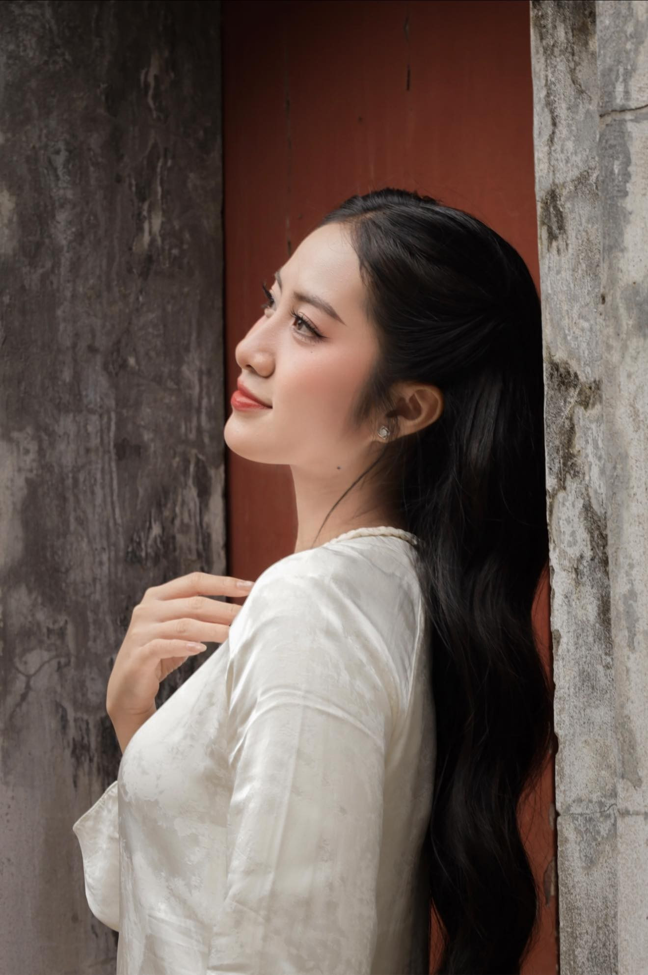 D&agrave;n hoa, &aacute; hậu khoe d&aacute;ng với &aacute;o d&agrave;i Tết- Ảnh 6.