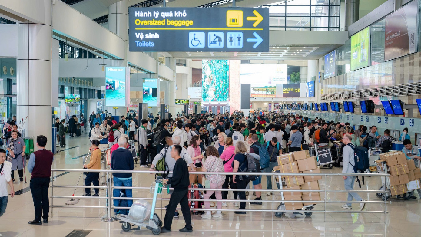 S&acirc;n bay Nội B&agrave;i đ&ocirc;ng nghịt- Ảnh 6.