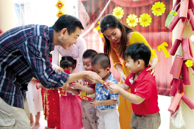 Tết dạy 7 CHỮ n&agrave;y, con c&aacute;i đi đ&acirc;u cũng khiến cha mẹ nở mặt nở mũi v&igrave; được khen gi&aacute;o dục con qu&aacute; hay!- Ảnh 1.