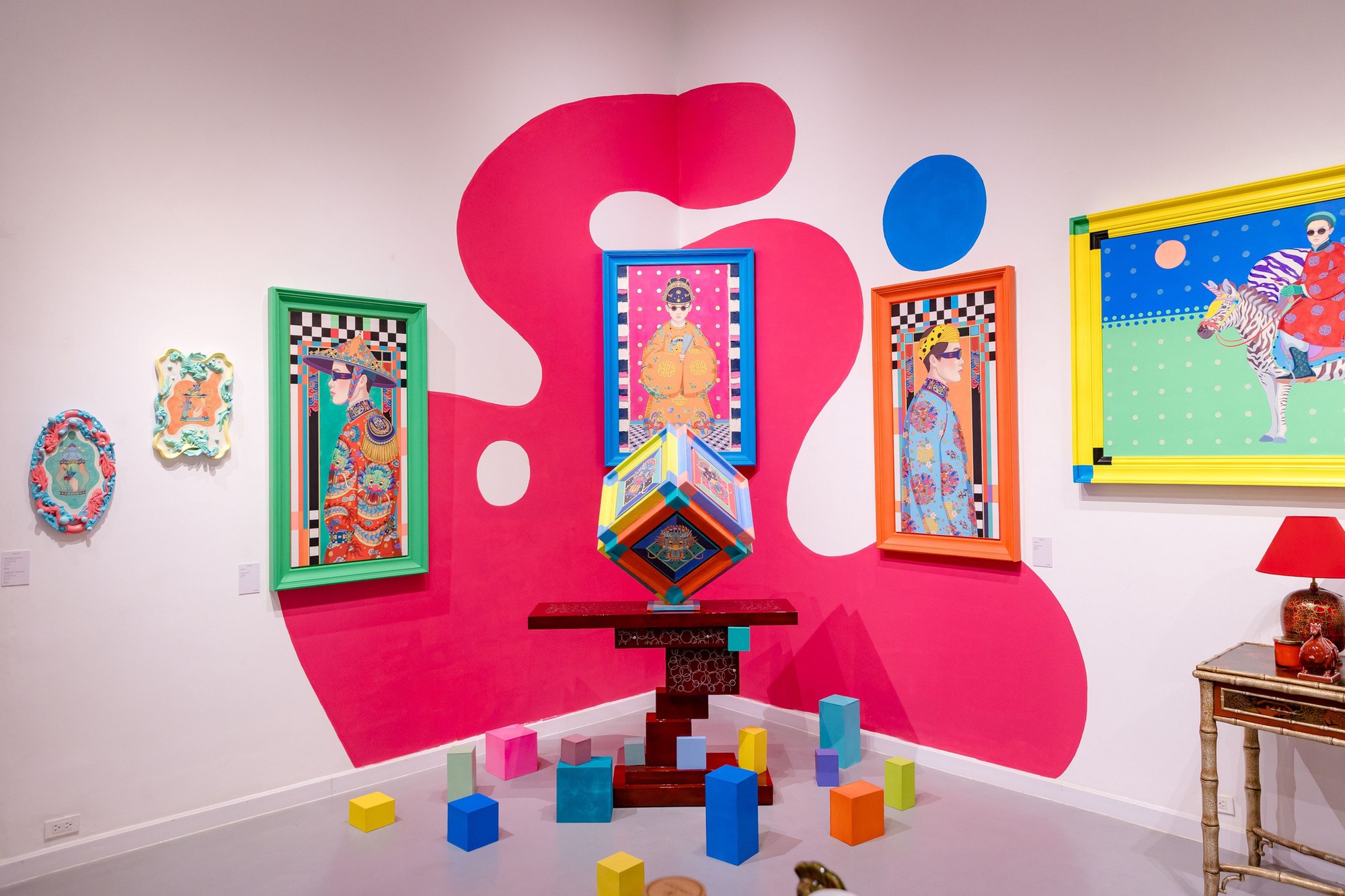 Góc sống ảo "điên đảo" nhất Tết này: Rộng gấp 10 lần quán cà phê thường, vào cửa 0 đồng mà còn được xin chữ ông đồ- Ảnh 4. Góc sống ảo "điên đảo" nhất Tết này: Rộng gấp 10 lần quán cà phê thường, vào cửa 0 đồng mà còn được xin chữ ông đồ- Ảnh 4.