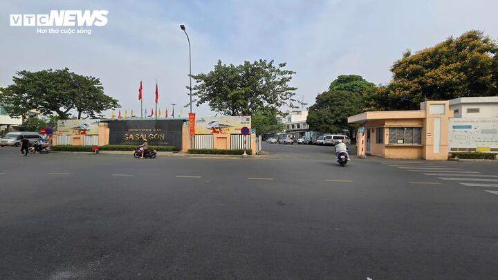 Cảnh kh&aacute;c lạ: Cửa ng&otilde; TP.HCM th&ocirc;ng tho&aacute;ng bất ngờ ng&agrave;y 27 Tết- Ảnh 3.