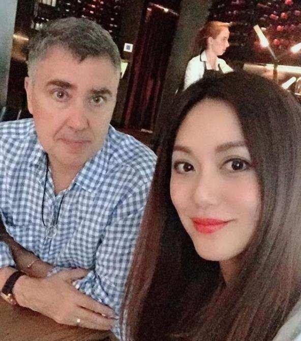 Ngọc nữ showbiz lấy chồng ngoại quốc hơn 17 tuổi, c&oacute; 2 con ri&ecirc;ng v&agrave; c&aacute;i kết bất ngờ khi l&agrave;m mẹ kế h&agrave;o m&ocirc;n- Ảnh 7.