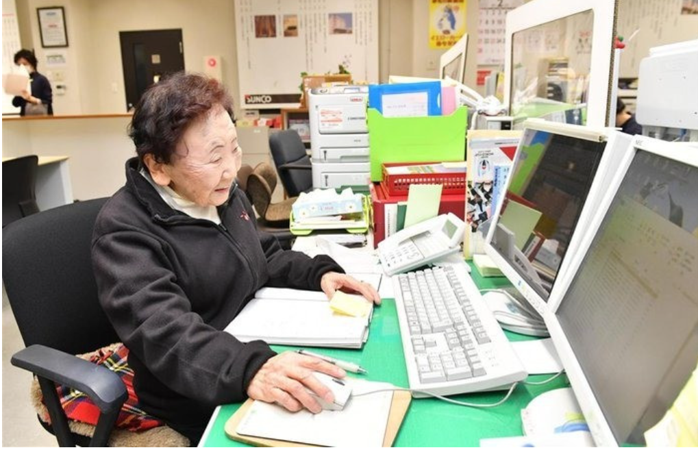 Chuyện kh&oacute; tin của nữ nh&acirc;n vi&ecirc;n 90 tuổi v&agrave; kỷ lục Guinness g&acirc;y sốt to&agrave;n cầu- Ảnh 3.