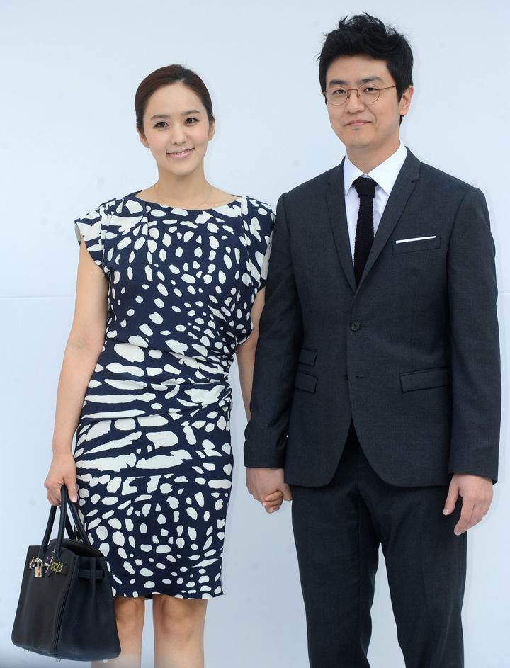 Drama ngoại t&igrave;nh 27 Tết: Vợ chồng diễn vi&ecirc;n &ldquo;&ocirc;ng ăn chả b&agrave; ăn nem&rdquo;, hi&ecirc;n ngang qua đ&ecirc;m tại nh&agrave; nh&acirc;n t&igrave;nh- Ảnh 2.