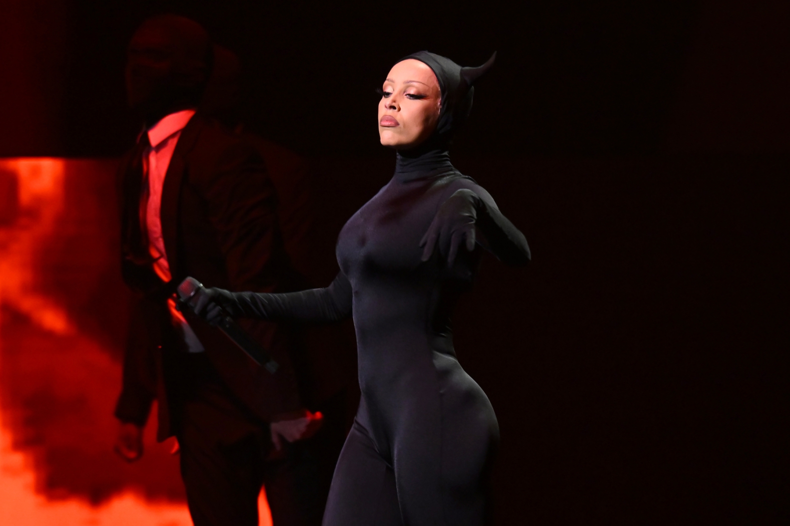 Mỹ nh&acirc;n sở hữu album b&aacute;n chạy suốt 208 tuần: Nghỉ học từ lớp 11, đổi đời chỉ nhờ một video tự quay trong ph&ograve;ng ngủ- Ảnh 6.