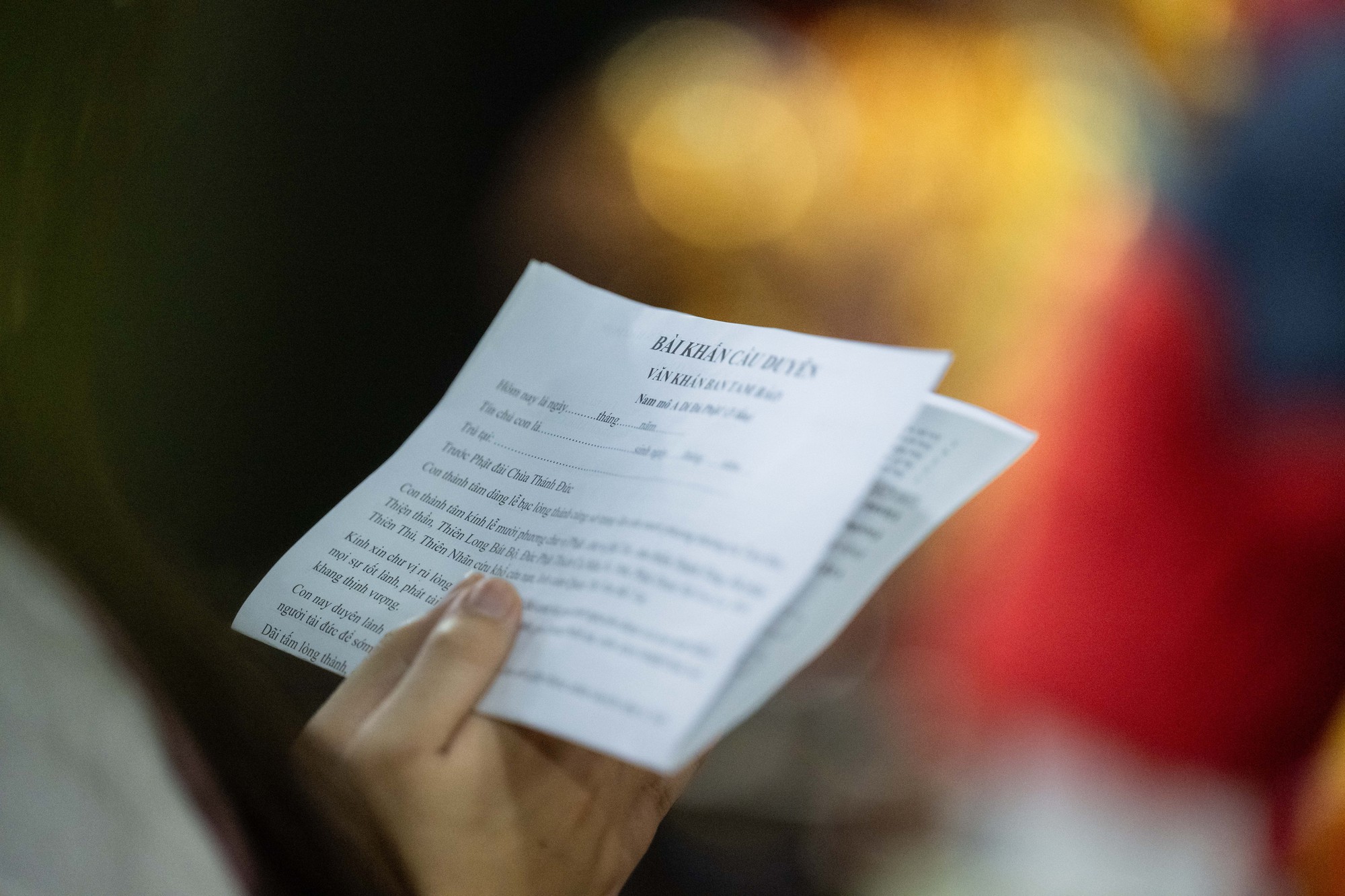 Một ngôi chùa ở Hà Nội đông nghẹt dịp Valentine, có người bay từ TP.HCM ra để xin "thoát ế"- Ảnh 14. Một ngôi chùa ở Hà Nội đông nghẹt dịp Valentine, có người bay từ TP.HCM ra để xin "thoát ế"- Ảnh 14.