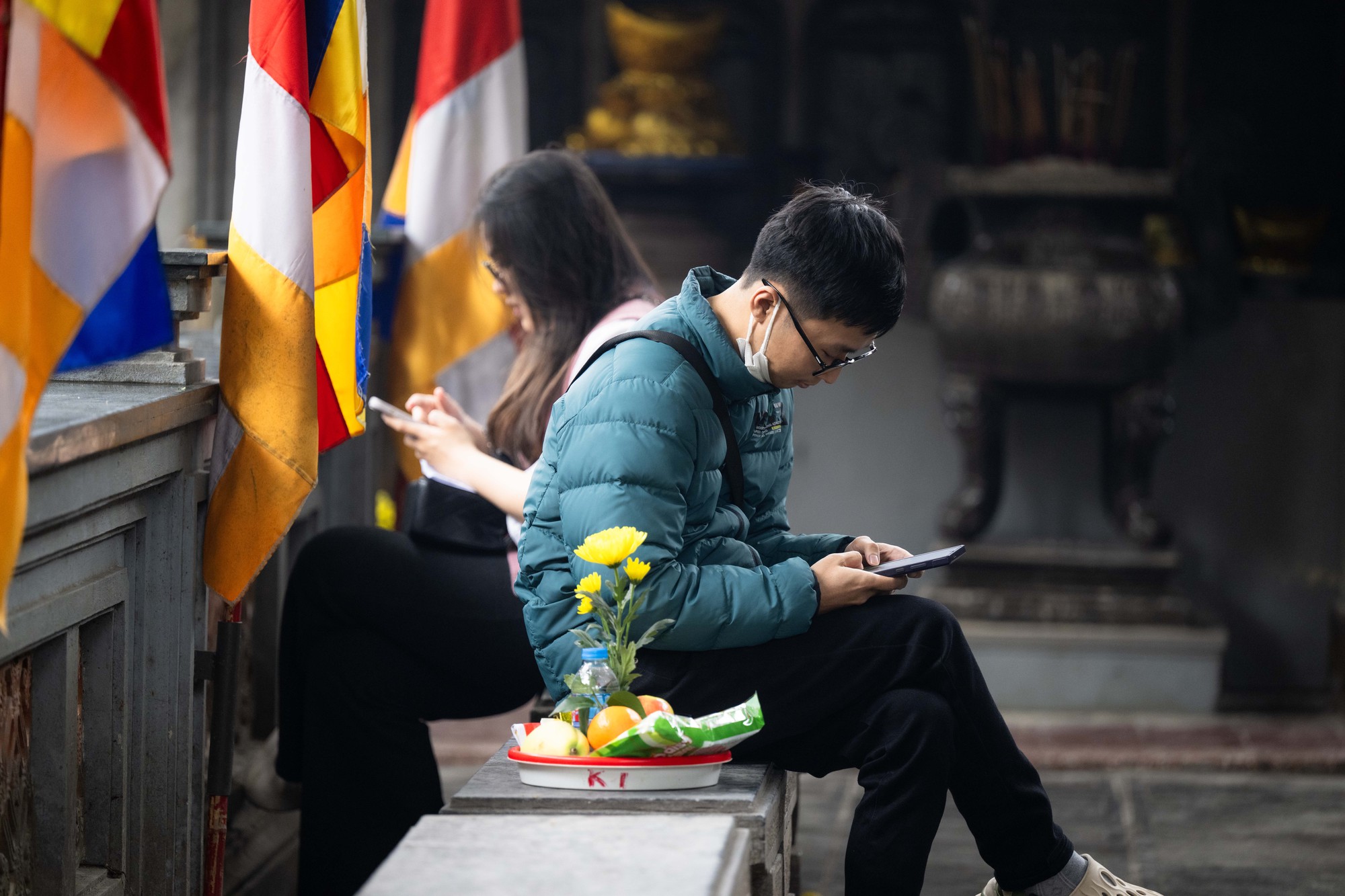 Một ngôi chùa ở Hà Nội đông nghẹt dịp Valentine, có người bay từ TP.HCM ra để xin "thoát ế"- Ảnh 12. Một ngôi chùa ở Hà Nội đông nghẹt dịp Valentine, có người bay từ TP.HCM ra để xin "thoát ế"- Ảnh 12.