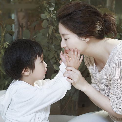 Nếu mẹ đang c&oacute; những kiểu h&agrave;nh xử n&agrave;y, đừng tr&aacute;ch v&igrave; sao con kh&ocirc;ng nghe lời- Ảnh 1.