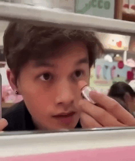 Clip 15 giây của một chàng trai khiến cõi mạng tất tả tìm info- Ảnh 1. Clip 15 giây của một chàng trai khiến cõi mạng tất tả tìm info- Ảnh 1.