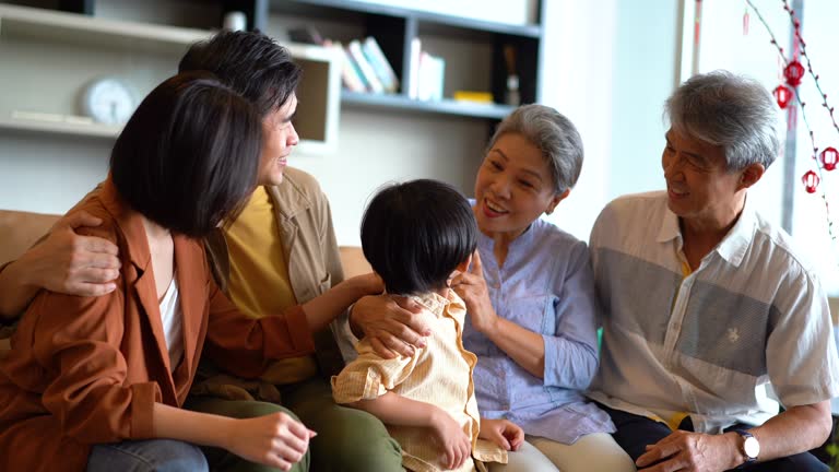 D&ugrave; gi&agrave;u hay ngh&egrave;o, ng&agrave;y Tết cũng nhớ: Người kh&ocirc;n ngoan kh&ocirc;ng l&agrave;m 1 việc n&agrave;y trước mặt họ h&agrave;ng, bạn b&egrave; l&acirc;u ng&agrave;y mới gặp- Ảnh 2.