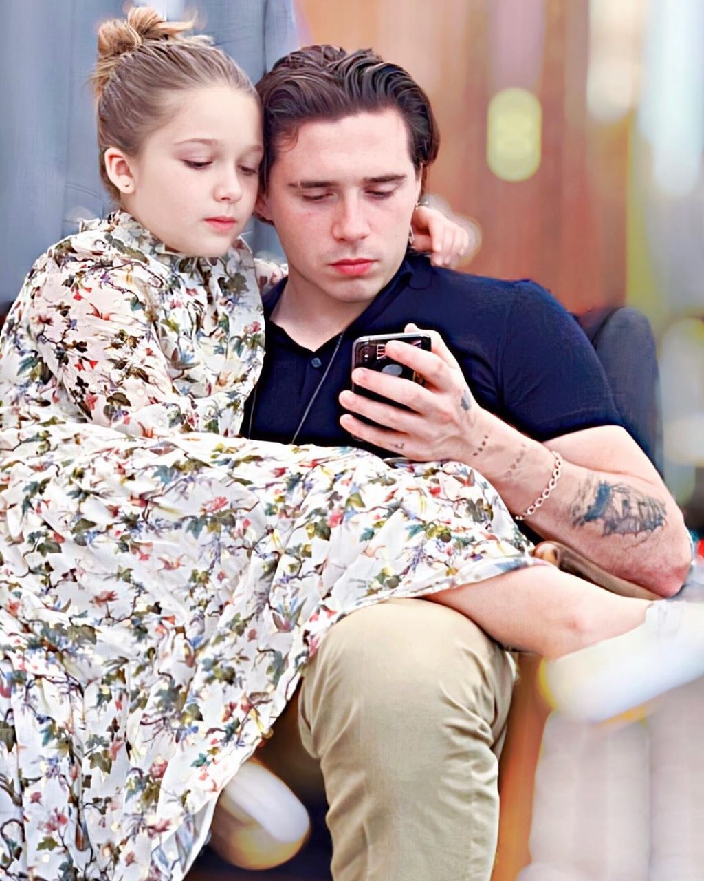 Thương cho tiểu thư Harper Beckham, đăng liền 2 b&agrave;i y&ecirc;u thương, tag t&ecirc;n anh cả xa c&aacute;ch nhưng nhận lại chỉ l&agrave; 