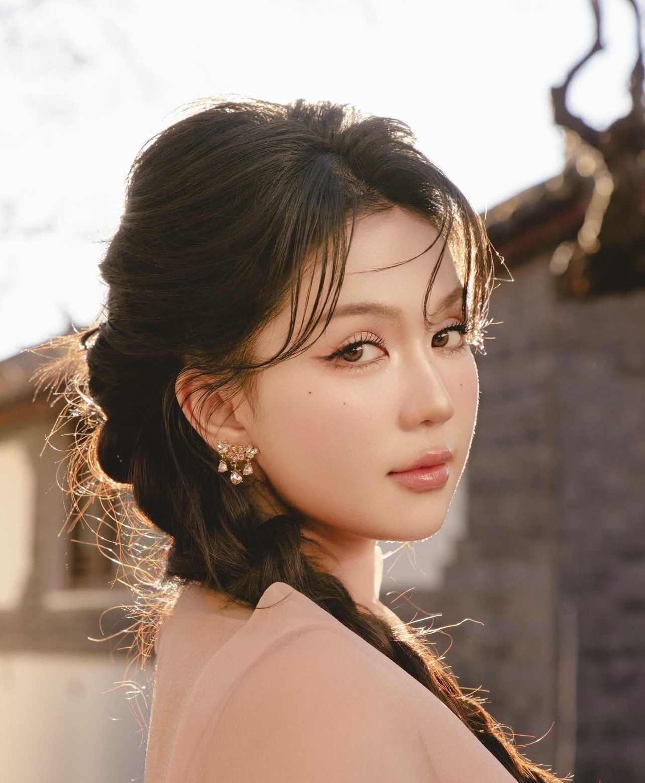 Ngọc Trinh m&agrave; sao ai nh&igrave;n cũng ra Bạch Lộc- Ảnh 10.