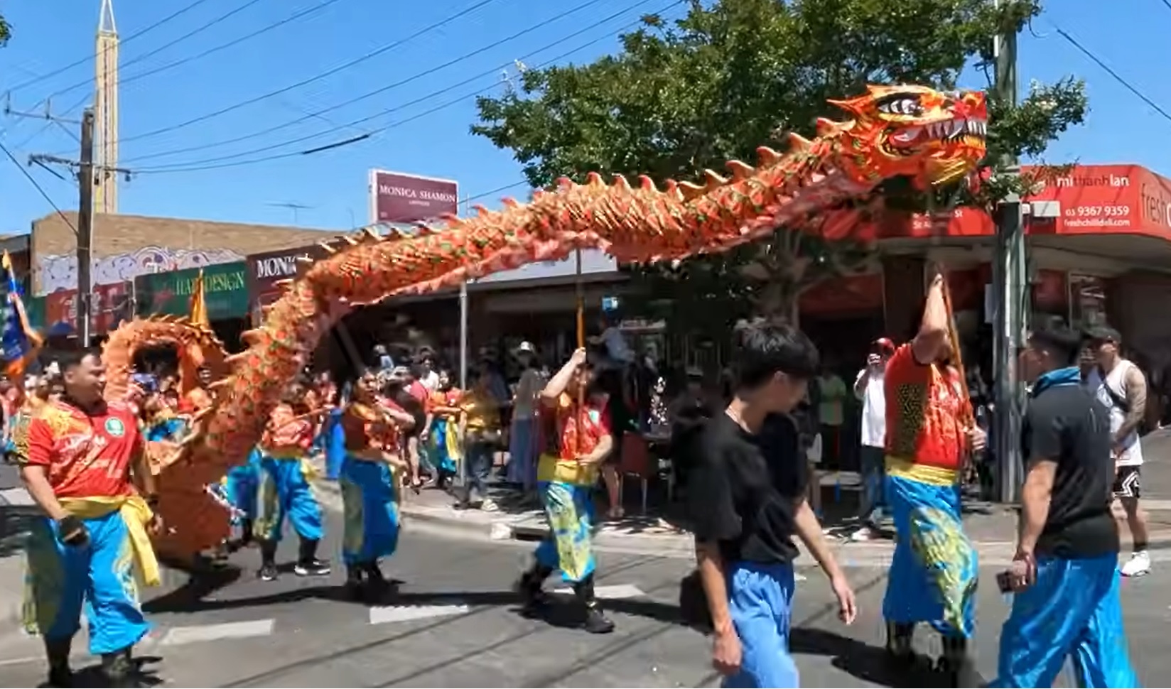 Sắc xu&acirc;n rạng rỡ trong những hội chợ Tết Việt nơi xứ người- Ảnh 10.