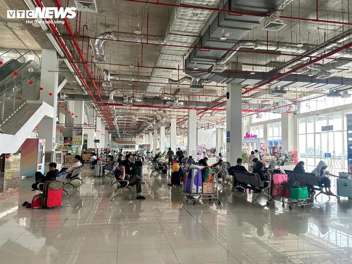 Cảnh kh&aacute;c lạ: Cửa ng&otilde; TP.HCM th&ocirc;ng tho&aacute;ng bất ngờ ng&agrave;y 27 Tết- Ảnh 10.