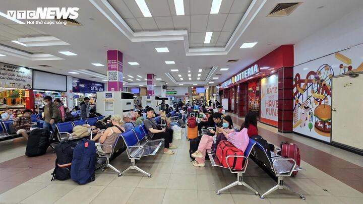 Cảnh kh&aacute;c lạ: Cửa ng&otilde; TP.HCM th&ocirc;ng tho&aacute;ng bất ngờ ng&agrave;y 27 Tết- Ảnh 4.