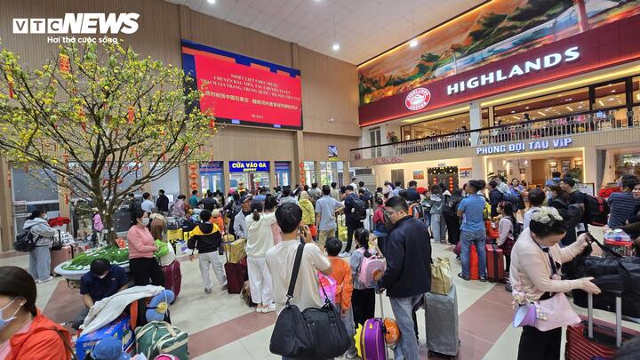 Cảnh kh&aacute;c lạ: Cửa ng&otilde; TP.HCM th&ocirc;ng tho&aacute;ng bất ngờ ng&agrave;y 27 Tết- Ảnh 7.