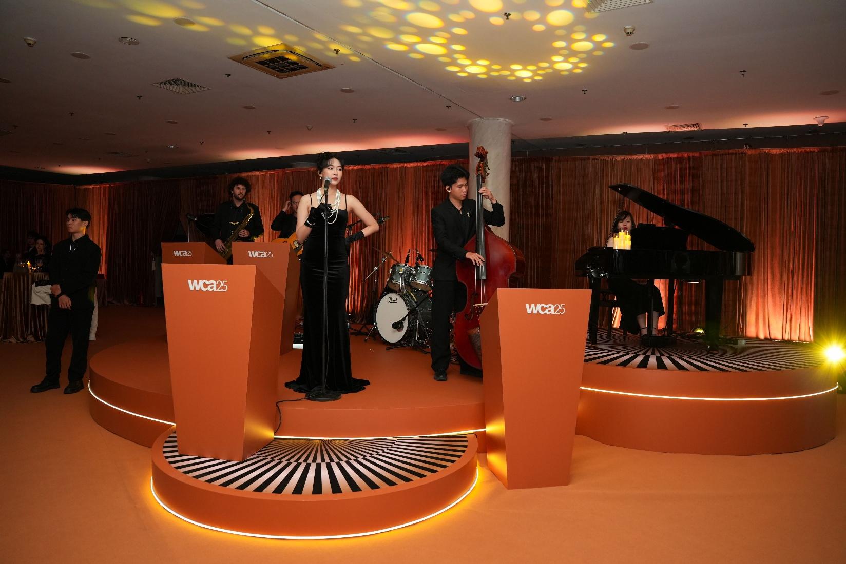 Cận cảnh sự kiện gặp gỡ của những người tiên phong kiến tạo sự phát triển Việt Nam- Ảnh 2. Cận cảnh sự kiện gặp gỡ của những người tiên phong kiến tạo sự phát triển Việt Nam- Ảnh 2.