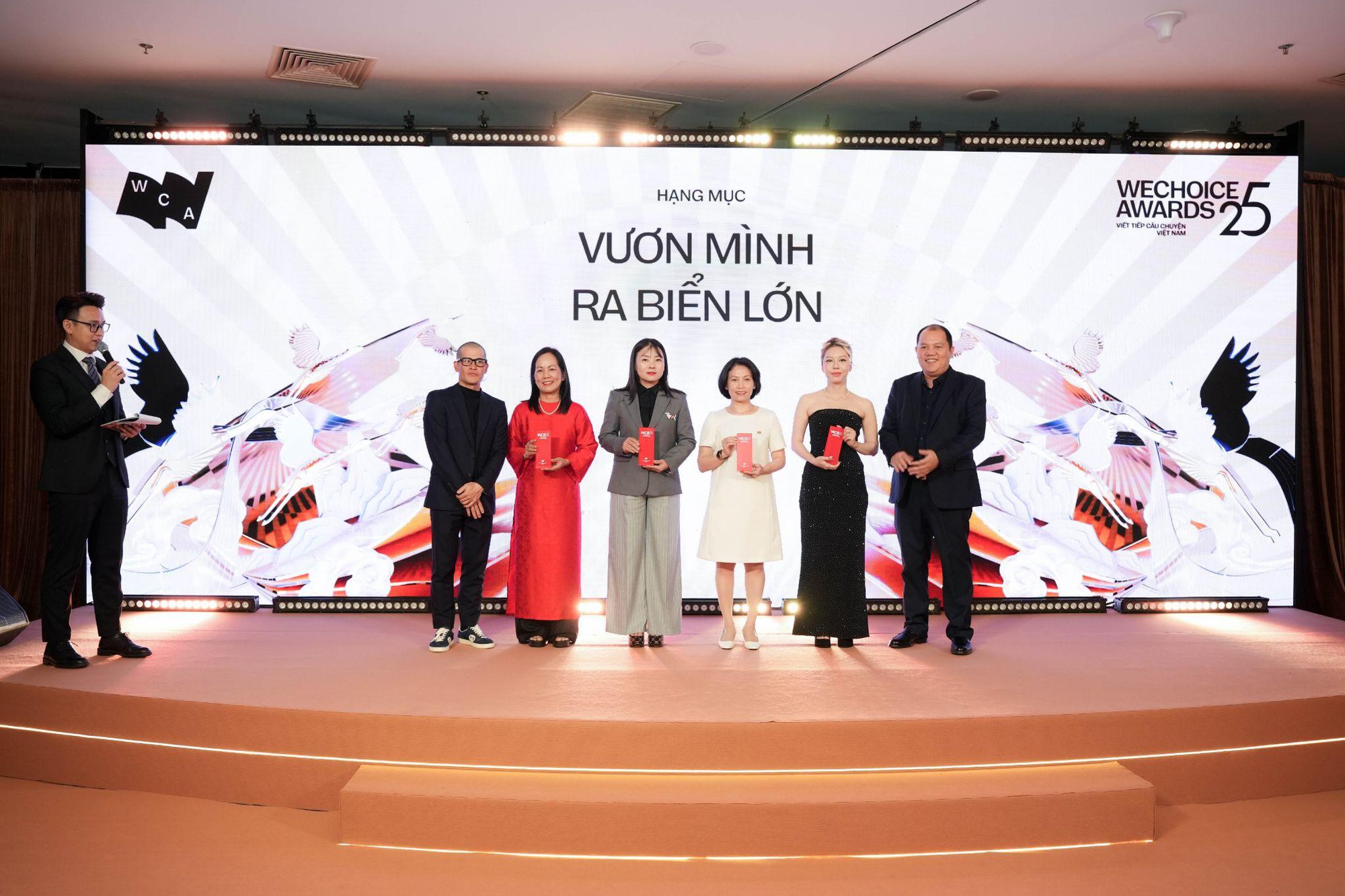 Cận cảnh sự kiện gặp gỡ của những người tiên phong kiến tạo sự phát triển Việt Nam- Ảnh 5. Cận cảnh sự kiện gặp gỡ của những người tiên phong kiến tạo sự phát triển Việt Nam- Ảnh 5.