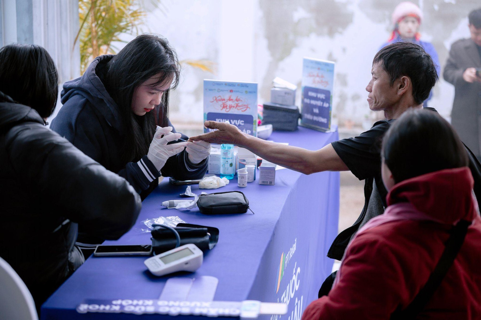 Đưa Tết ấm đến gần hàng nghìn hoàn cảnh khó khăn: Hành trình tiếp nối lan tỏa yêu thương của Long Châu trong mùa xuân 2026- Ảnh 5. Đưa Tết ấm đến gần hàng nghìn hoàn cảnh khó khăn: Hành trình tiếp nối lan tỏa yêu thương của Long Châu trong mùa xuân 2026- Ảnh 5.