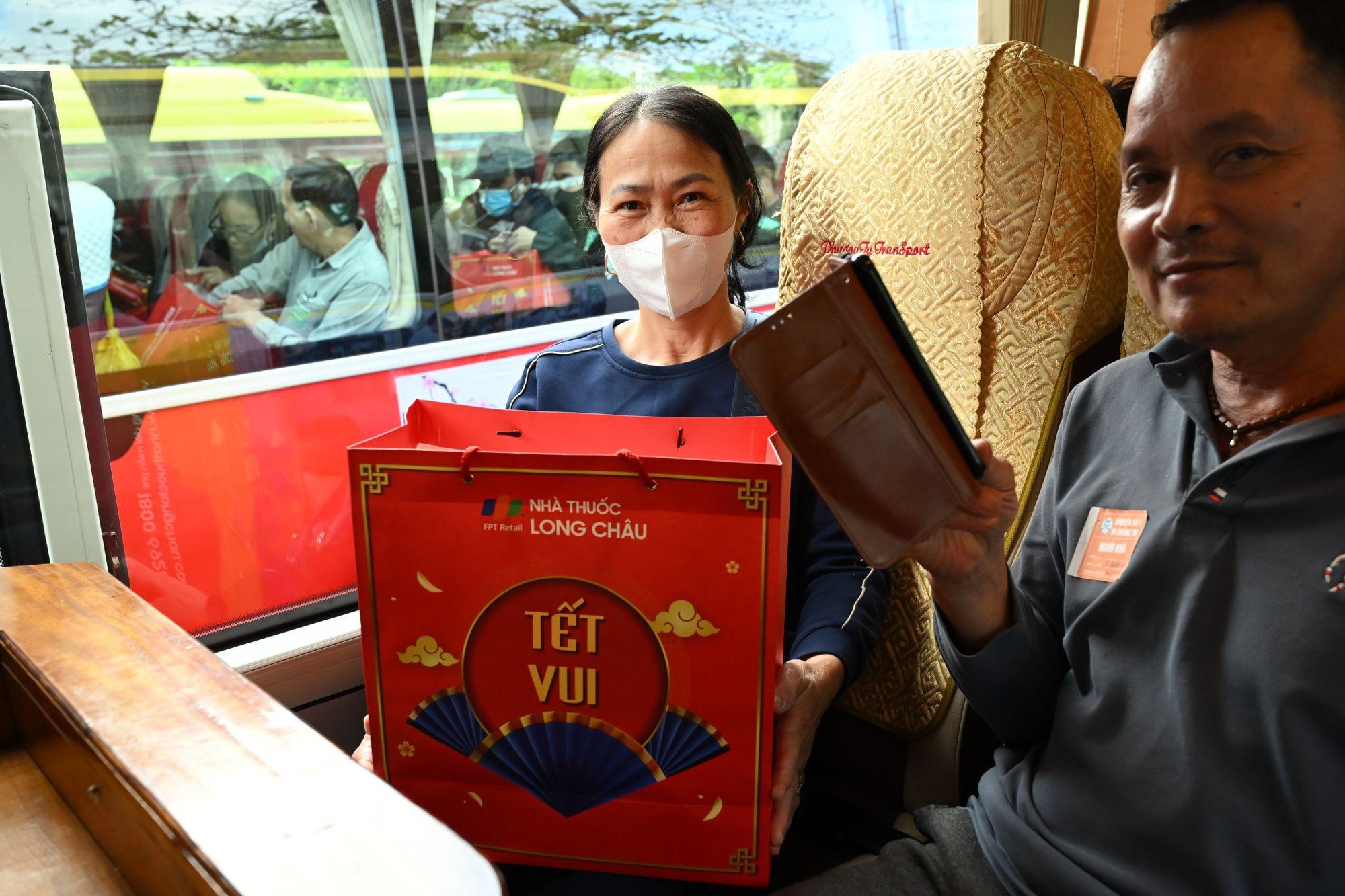 Đưa Tết ấm đến gần hàng nghìn hoàn cảnh khó khăn: Hành trình tiếp nối lan tỏa yêu thương của Long Châu trong mùa xuân 2026- Ảnh 6. Đưa Tết ấm đến gần hàng nghìn hoàn cảnh khó khăn: Hành trình tiếp nối lan tỏa yêu thương của Long Châu trong mùa xuân 2026- Ảnh 6.