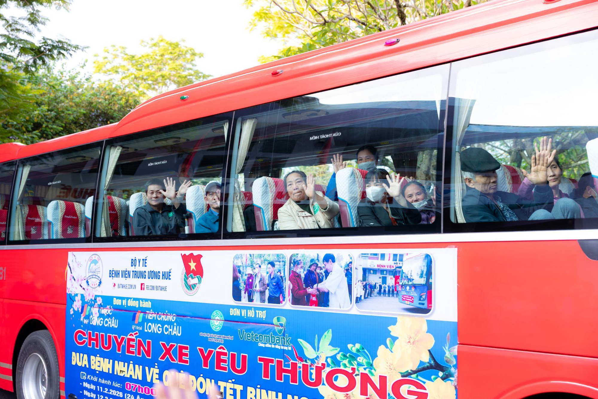 Đưa Tết ấm đến gần hàng nghìn hoàn cảnh khó khăn: Hành trình tiếp nối lan tỏa yêu thương của Long Châu trong mùa xuân 2026- Ảnh 7. Đưa Tết ấm đến gần hàng nghìn hoàn cảnh khó khăn: Hành trình tiếp nối lan tỏa yêu thương của Long Châu trong mùa xuân 2026- Ảnh 7.