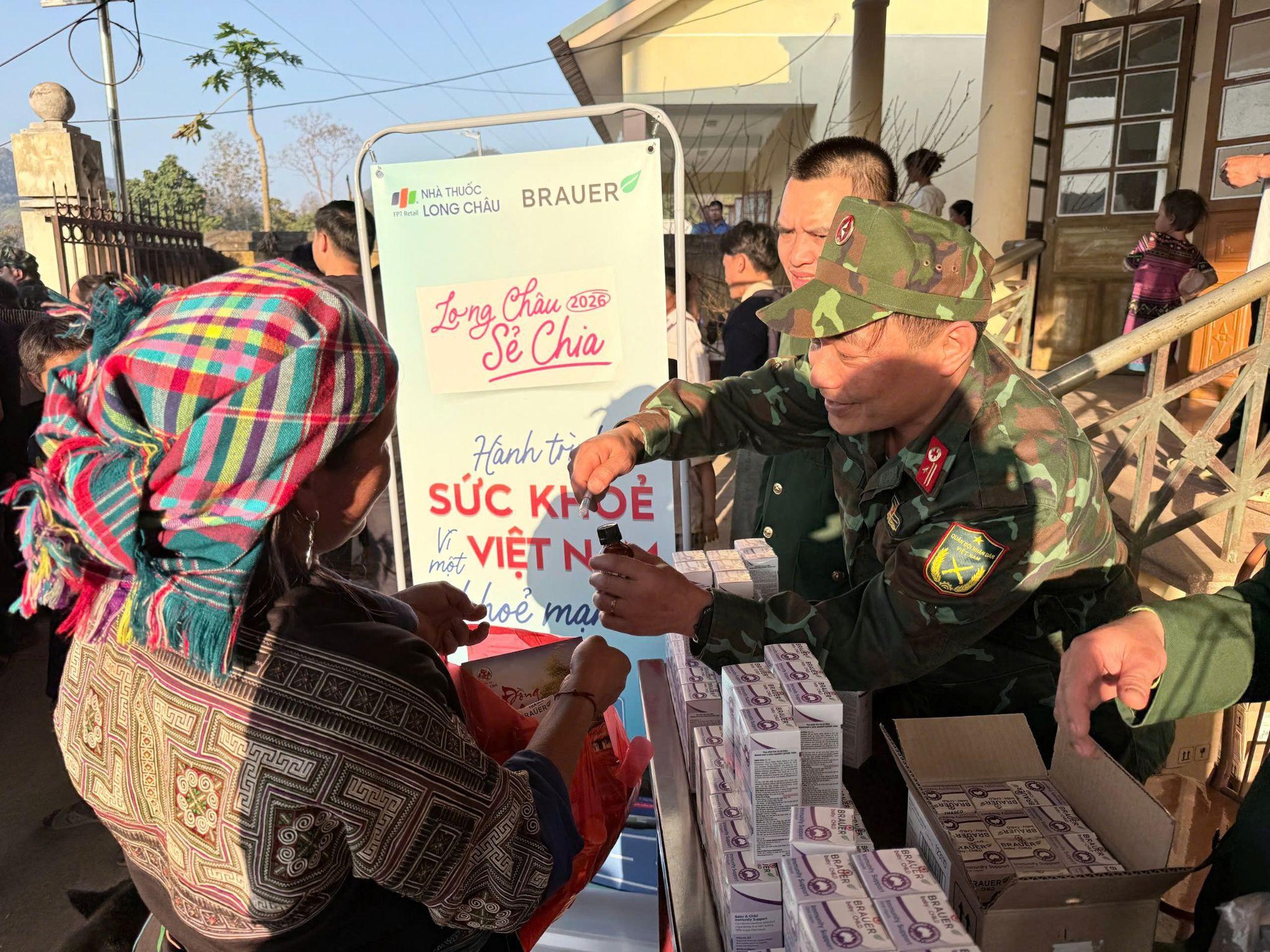 Đưa Tết ấm đến gần hàng nghìn hoàn cảnh khó khăn: Hành trình tiếp nối lan tỏa yêu thương của Long Châu trong mùa xuân 2026- Ảnh 9. Đưa Tết ấm đến gần hàng nghìn hoàn cảnh khó khăn: Hành trình tiếp nối lan tỏa yêu thương của Long Châu trong mùa xuân 2026- Ảnh 9.