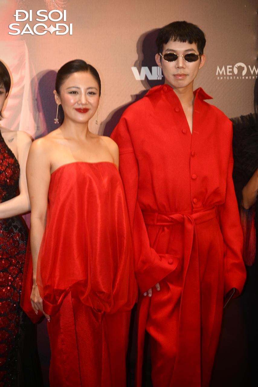 Thảm đỏ HOT nhất h&ocirc;m nay: Trấn Th&agrave;nh cười t&iacute;t mắt cạnh người y&ecirc;u cũ, Văn Mai Hương đẹp sang như đo&aacute; hồng rực rỡ- Ảnh 3.