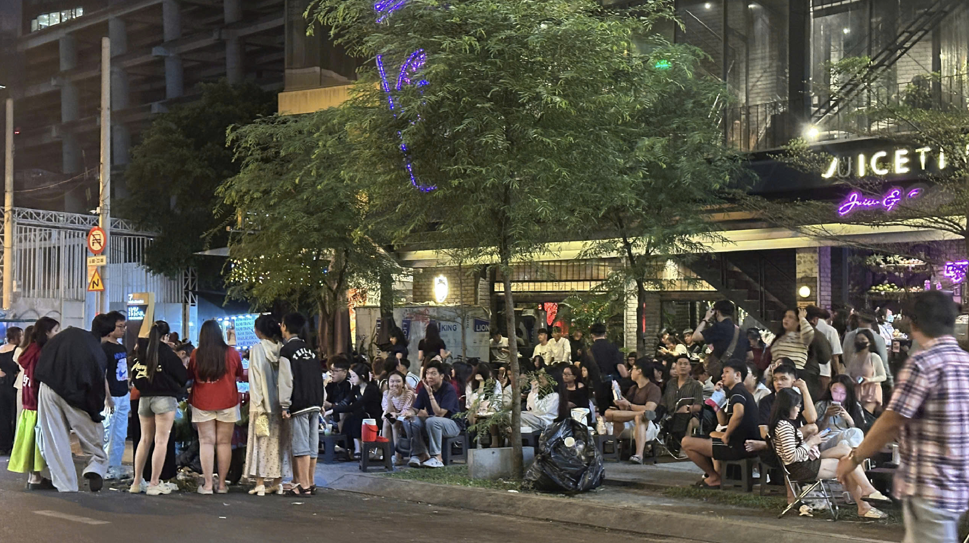 S&aacute;t giờ Giao thừa rồi, lưu gấp list ngắm ph&aacute;o hoa đẹp nhất S&agrave;i G&ograve;n: C&oacute; nơi 0 đồng, c&oacute; nơi sang chảnh đang c&ograve;n b&agrave;n- Ảnh 2.