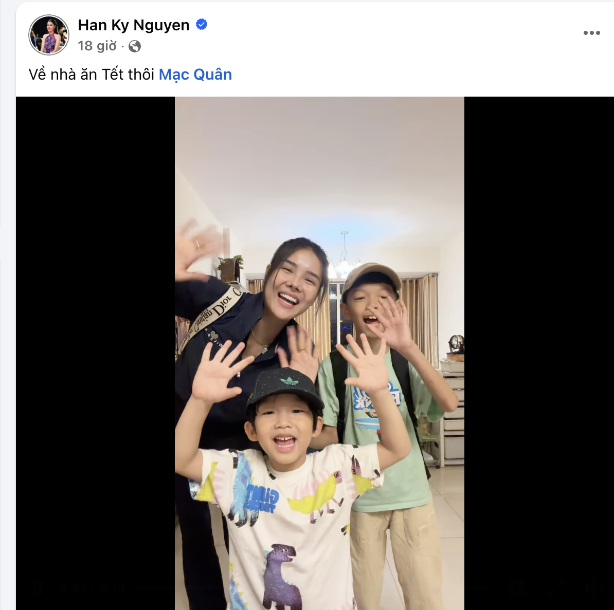 Mạc Hồng Qu&acirc;n - Kỳ H&acirc;n về qu&ecirc; g&oacute;i b&aacute;nh chưng rộn r&agrave;ng, nh&igrave;n l&agrave; thấy Tết: N&agrave;ng WAG mặt mộc vẫn chiếm 