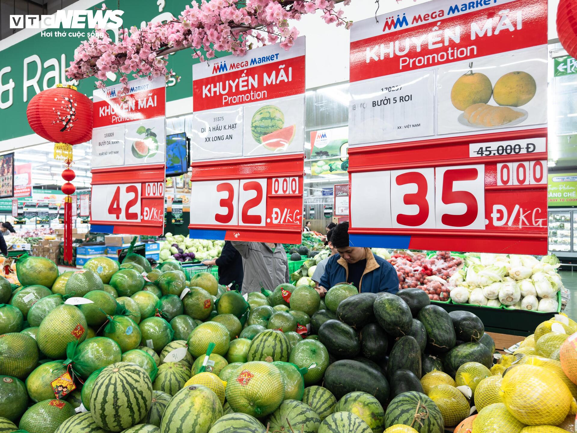 Người d&acirc;n &ugrave;n &ugrave;n mua sắm Tết, si&ecirc;u thị ở H&agrave; Nội 'kh&ocirc;ng lối tho&aacute;t'- Ảnh 20.