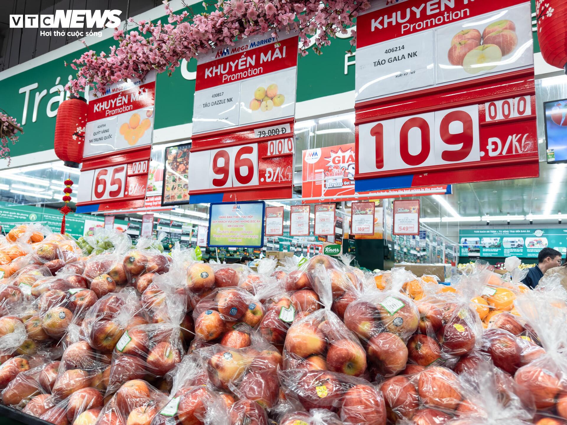 Người d&acirc;n &ugrave;n &ugrave;n mua sắm Tết, si&ecirc;u thị ở H&agrave; Nội 'kh&ocirc;ng lối tho&aacute;t'- Ảnh 21.