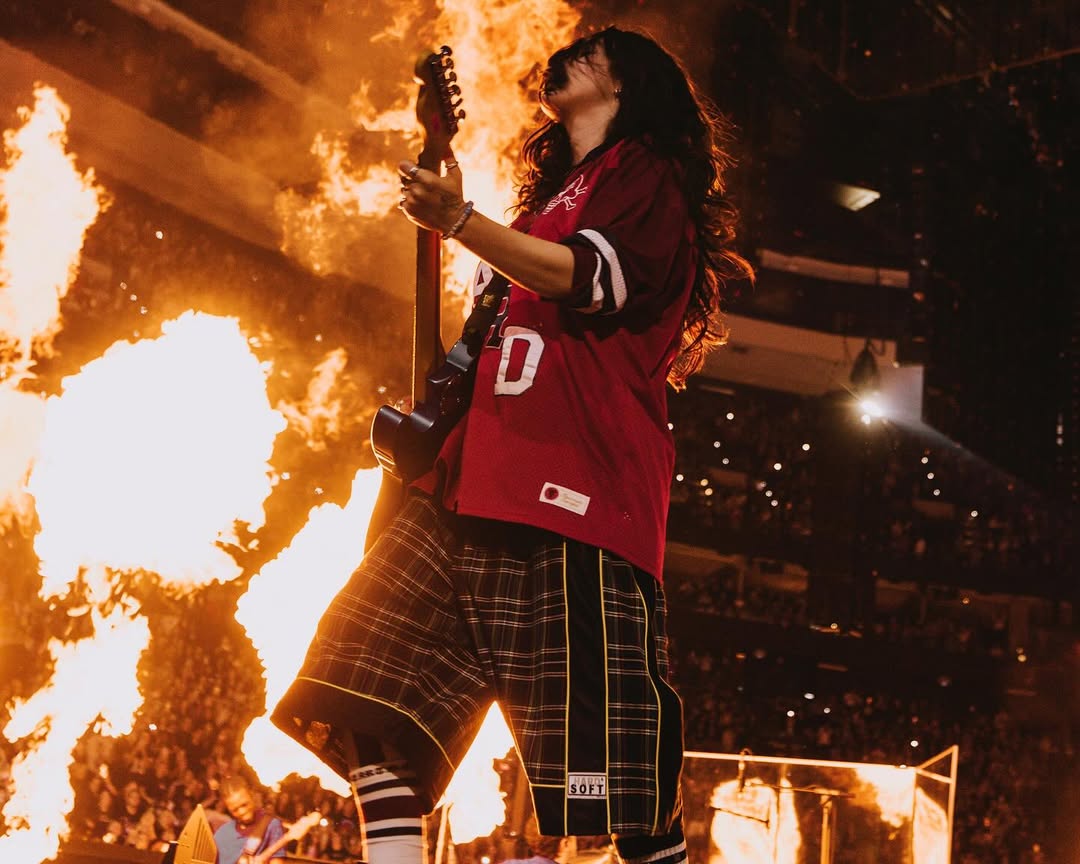 H&igrave;nh ảnh 18+ g&acirc;y sốc của Billie Eilish- Ảnh 5.