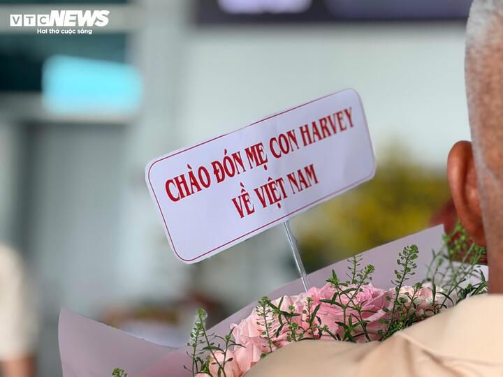 'Biển người' đổ về s&acirc;n bay T&acirc;n Sơn Nhất ng&agrave;y đầu nghỉ Tết Nguy&ecirc;n đ&aacute;n- Ảnh 13.