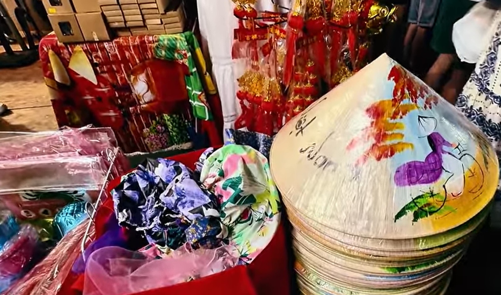 Sắc xu&acirc;n rạng rỡ trong những hội chợ Tết Việt nơi xứ người- Ảnh 6.