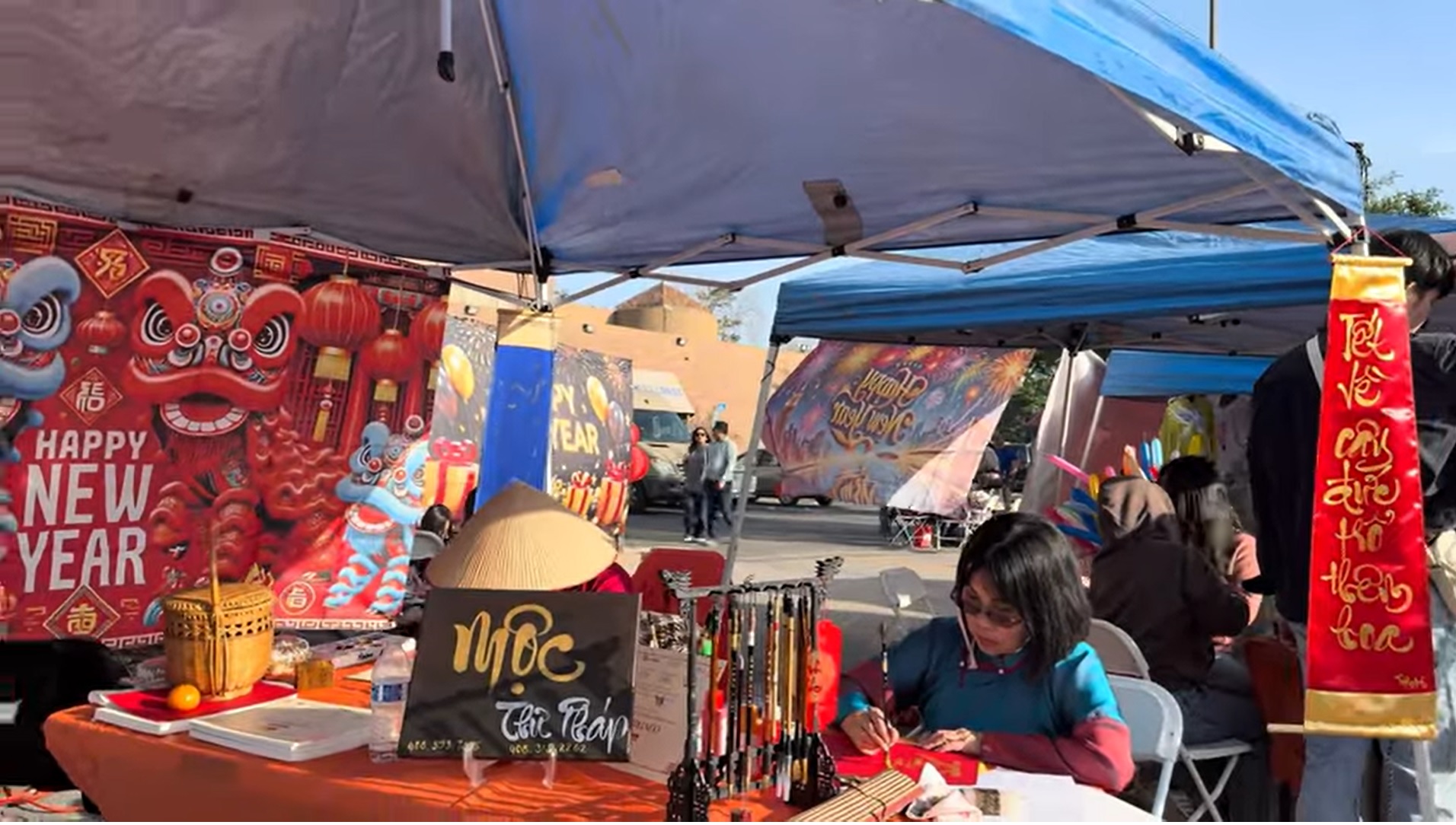 Sắc xu&acirc;n rạng rỡ trong những hội chợ Tết Việt nơi xứ người- Ảnh 7.