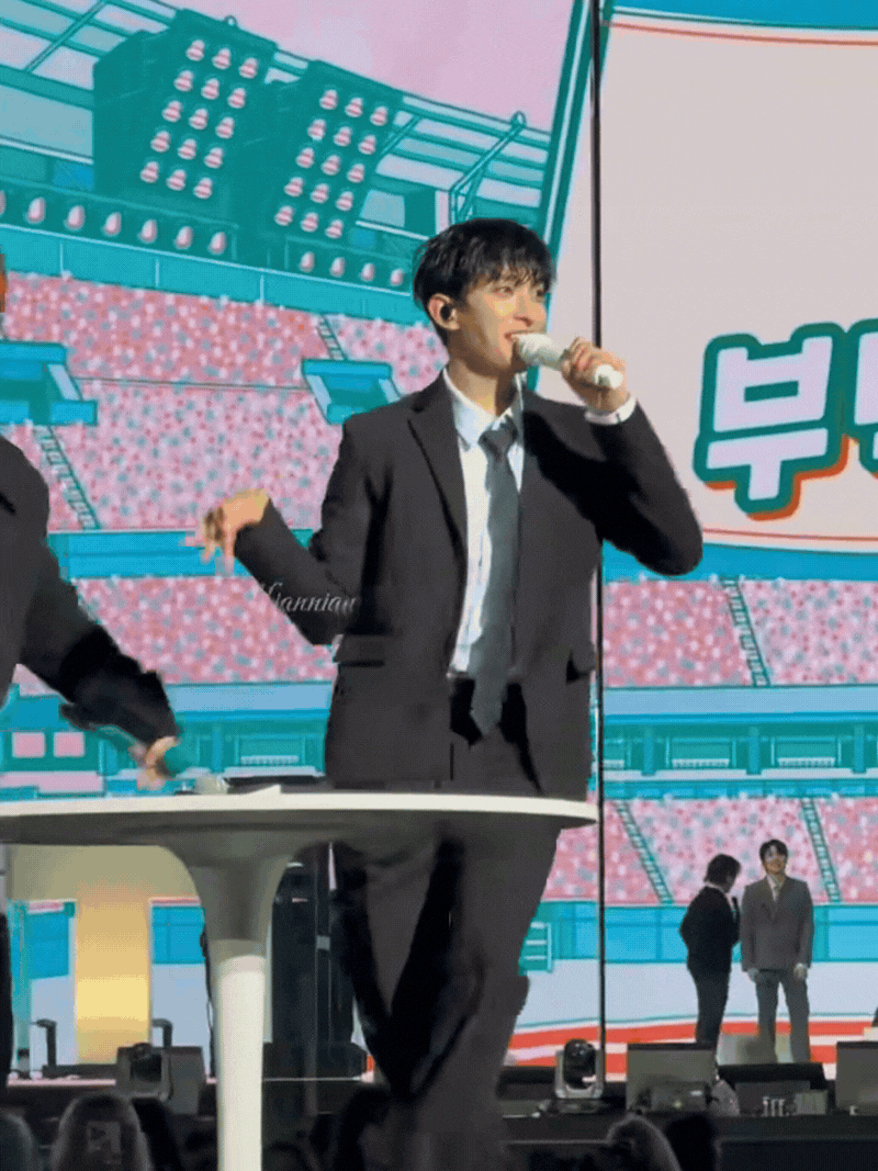 Cả MXH bị “ép” nghe nhạc: Người vui người phiền, loạt hit quốc dân được phen sống dậy- Ảnh 1.