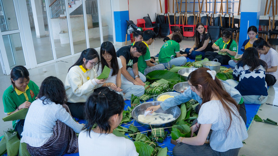 Đ&oacute;n Tết ở k&yacute; t&uacute;c x&aacute;- Ảnh 3.