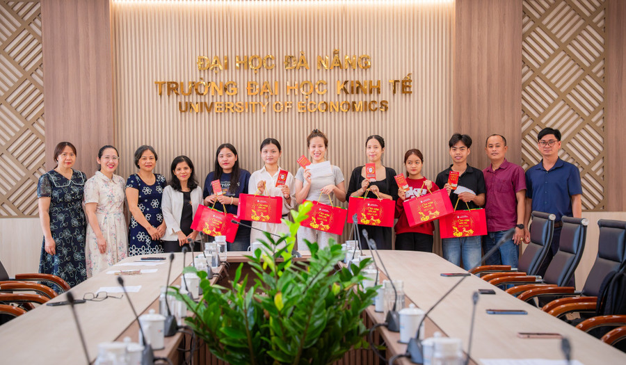 Đ&oacute;n Tết ở k&yacute; t&uacute;c x&aacute;- Ảnh 4.