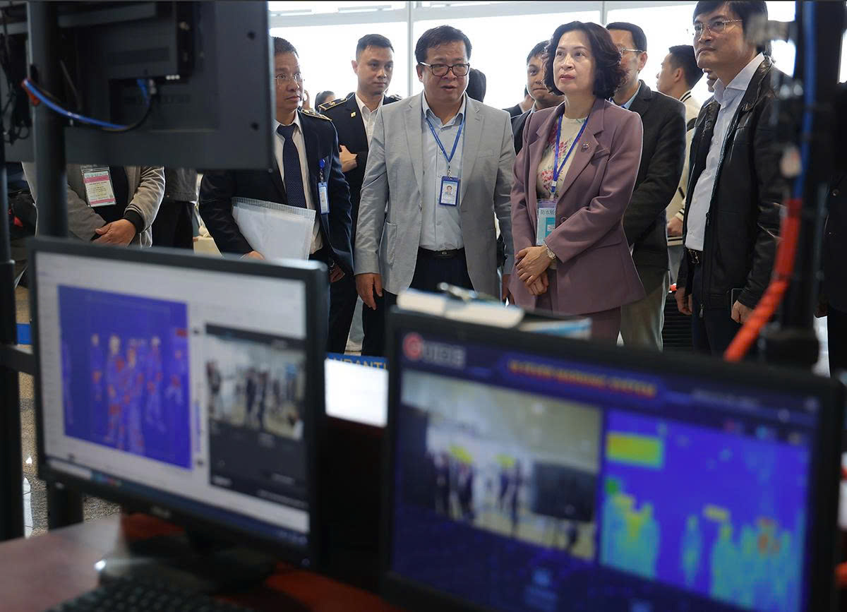 Cửa khẩu h&agrave;ng kh&ocirc;ng tăng gi&aacute;m s&aacute;t, ngăn virus Nipah- Ảnh 2.