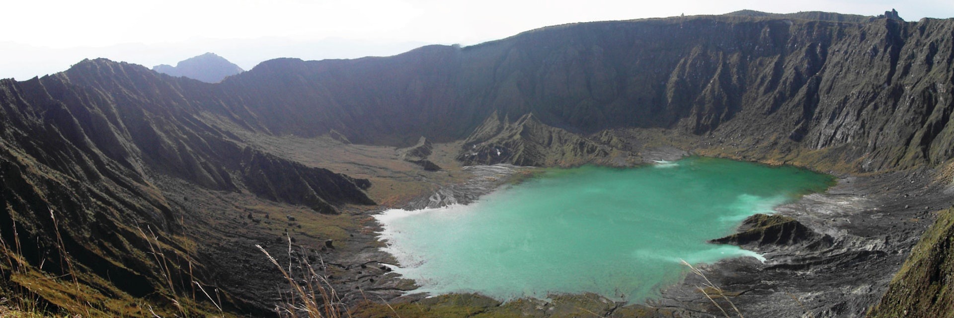 Những &ldquo;qu&aacute;i vật lửa&rdquo; ẩn m&igrave;nh tr&ecirc;n thế giới- Ảnh 1.