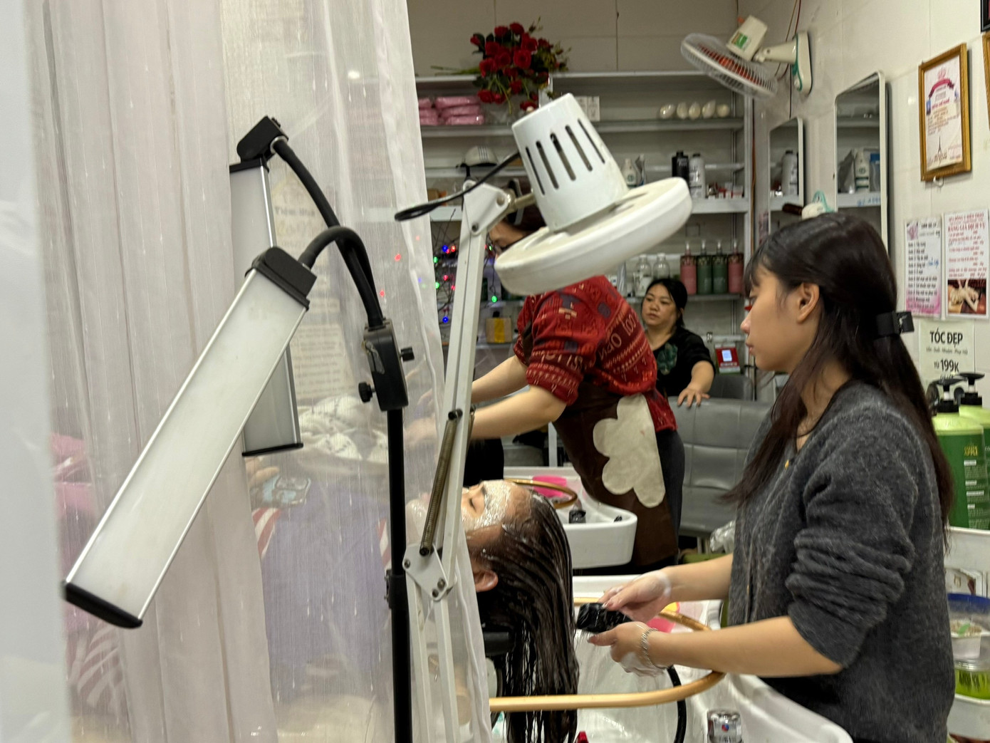 H&agrave; Nội: S&ocirc;i sục dịch vụ l&agrave;m đẹp chơi Tết, khắp nơi k&iacute;n lịch đến khuya- Ảnh 3.