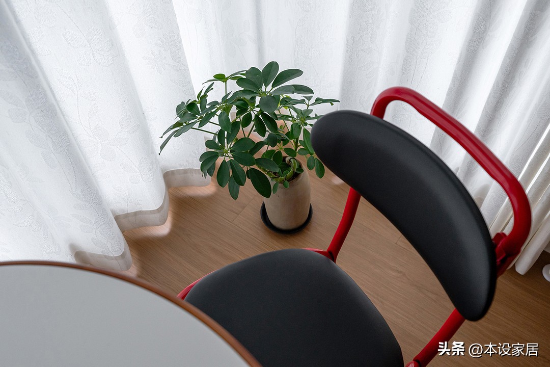 Căn hộ 40m&sup2; mẹ tặng con g&aacute;i g&acirc;y ch&uacute; &yacute;: Thiết kế mở, v&aacute;ch k&iacute;nh th&ocirc;ng minh v&agrave; b&agrave;i to&aacute;n t&agrave;i ch&iacute;nh cực hiệu quả- Ảnh 9.