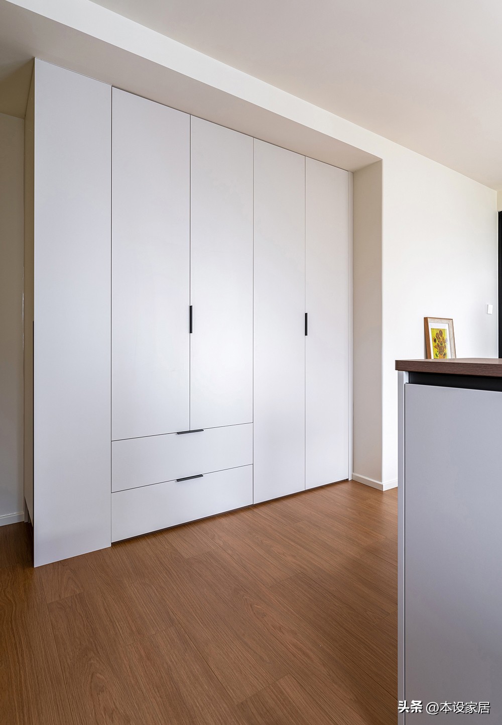 Căn hộ 40m&sup2; mẹ tặng con g&aacute;i g&acirc;y ch&uacute; &yacute;: Thiết kế mở, v&aacute;ch k&iacute;nh th&ocirc;ng minh v&agrave; b&agrave;i to&aacute;n t&agrave;i ch&iacute;nh cực hiệu quả- Ảnh 5.